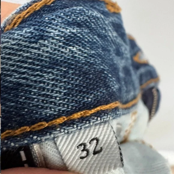 7 For All Mankind Mid-Wash Distressed Relaxed-Fit Jeans in Size 32 - Picture 2 of 9